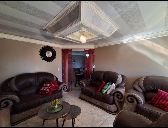 3 BEDROOM FREESTANDING FOR SALE IN IKAGENG